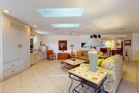 House in New Smyrna Beach, Florida 4 bedrooms, 278.71 sq.m. № 1873761 - photo 22