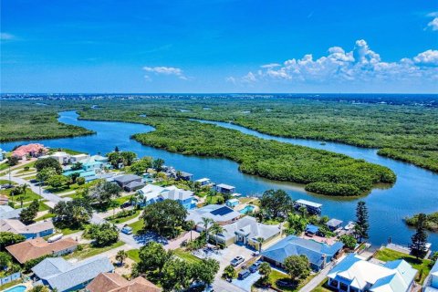 House in New Smyrna Beach, Florida 4 bedrooms, 278.71 sq.m. № 1873761 - photo 11