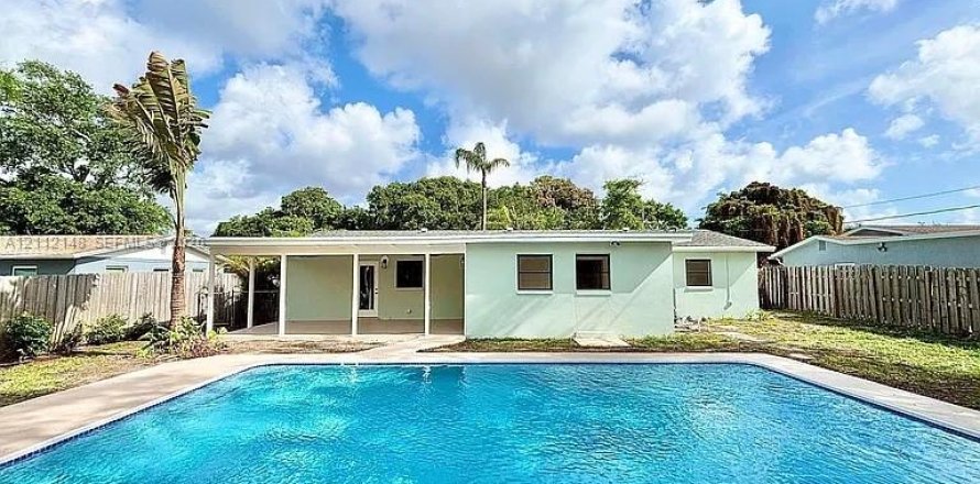 Villa ou maison à Lake Worth, Floride 4 chambres, 155.33 m2 № 2432184