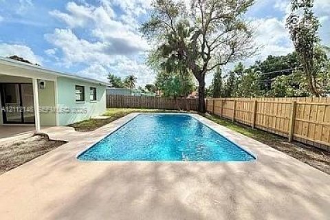 Villa ou maison à louer à Lake Worth, Floride: 4 chambres, 155.33 m2 № 2432184 - photo 3