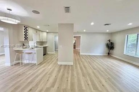 Villa ou maison à louer à Lake Worth, Floride: 4 chambres, 155.33 m2 № 2432184 - photo 12