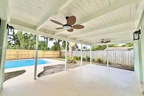 Villa ou maison à louer à Lake Worth, Floride: 4 chambres, 155.33 m2 № 2432184 - photo 4
