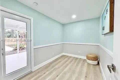 Villa ou maison à louer à Lake Worth, Floride: 4 chambres, 155.33 m2 № 2432184 - photo 7