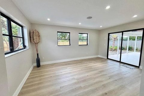 Villa ou maison à louer à Lake Worth, Floride: 4 chambres, 155.33 m2 № 2432184 - photo 5