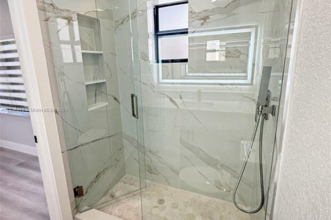 House in Miami, Florida 3 bedrooms, 132.66 sq.m. № 2022686 - photo 27