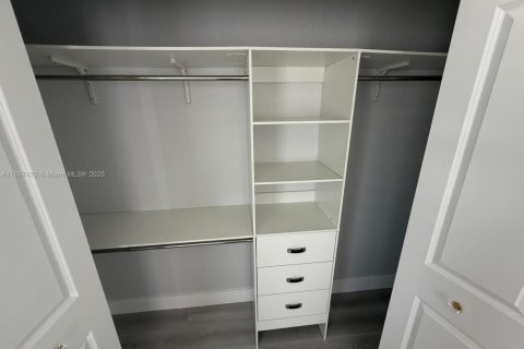 House in Miami, Florida 3 bedrooms, 132.66 sq.m. № 2022686 - photo 19