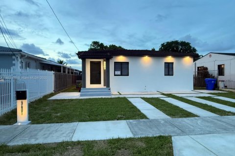 House in Miami, Florida 3 bedrooms, 132.66 sq.m. № 2022686