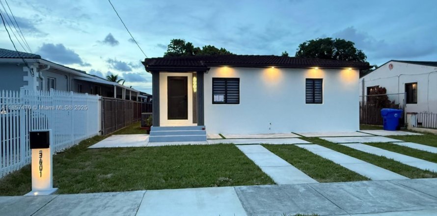 House in Miami, Florida 3 bedrooms, 132.66 sq.m. № 2022686