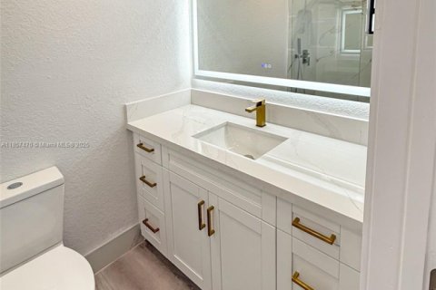 House in Miami, Florida 3 bedrooms, 132.66 sq.m. № 2022686 - photo 26