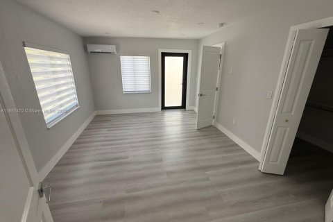 House in Miami, Florida 3 bedrooms, 132.66 sq.m. № 2022686 - photo 5