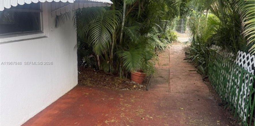 Дом в Холливуд, Флорида 2 спальни, 127.28м2 № 2029200