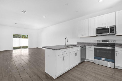 Adosado en venta en Davenport, Florida, 4 dormitorios, 189.06 m2 № 1422365 - foto 8