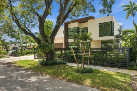 Villa ou maison à vendre à Miami, Floride: 5 chambres, 344.85 m2 № 2422614 - photo 3