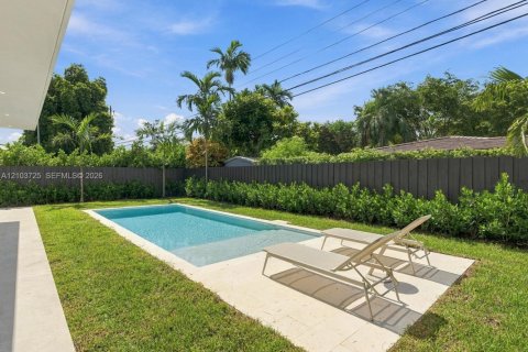 Villa ou maison à vendre à Miami, Floride: 5 chambres, 344.85 m2 № 2422614 - photo 9