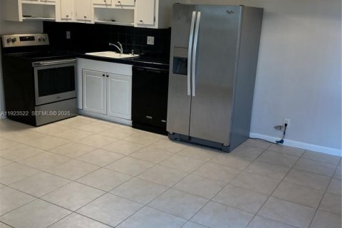Condo in Fort Lauderdale, Florida, 1 bedroom  № 2076688