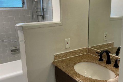 Condo in Fort Lauderdale, Florida, 1 bedroom  № 2076688 - photo 5