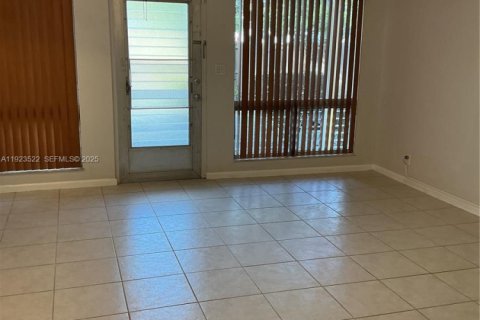 Condo in Fort Lauderdale, Florida, 1 bedroom  № 2076688 - photo 3