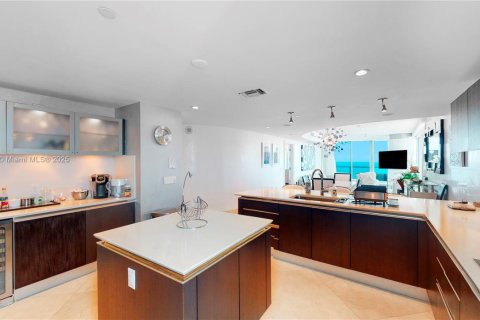 Condo in Sunny Isles Beach, Florida, 4 bedrooms  № 1960515 - photo 4