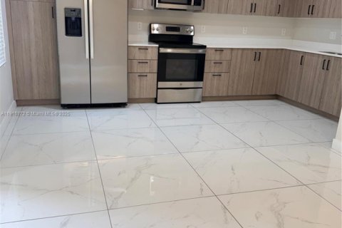 Купить таунхаус в Хомстед, Флорида 4 спальни, 129.88м2, № 1970579 - фото 4