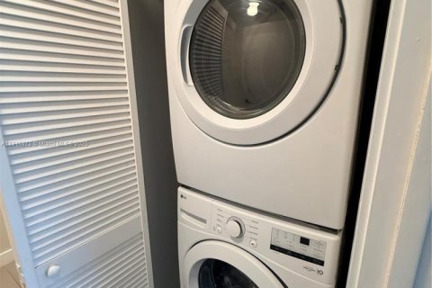 Купить таунхаус в Хомстед, Флорида 4 спальни, 129.88м2, № 1970579 - фото 23