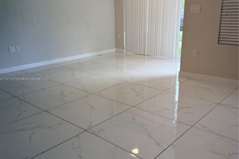 Купить таунхаус в Хомстед, Флорида 4 спальни, 129.88м2, № 1970579 - фото 9