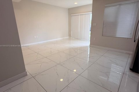 Купить таунхаус в Хомстед, Флорида 4 спальни, 129.88м2, № 1970579 - фото 8