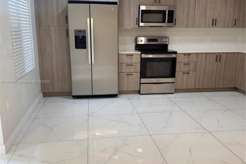 Купить таунхаус в Хомстед, Флорида 4 спальни, 129.88м2, № 1970579 - фото 7