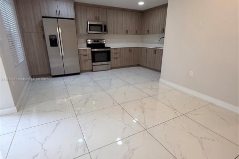 Купить таунхаус в Хомстед, Флорида 4 спальни, 129.88м2, № 1970579 - фото 6