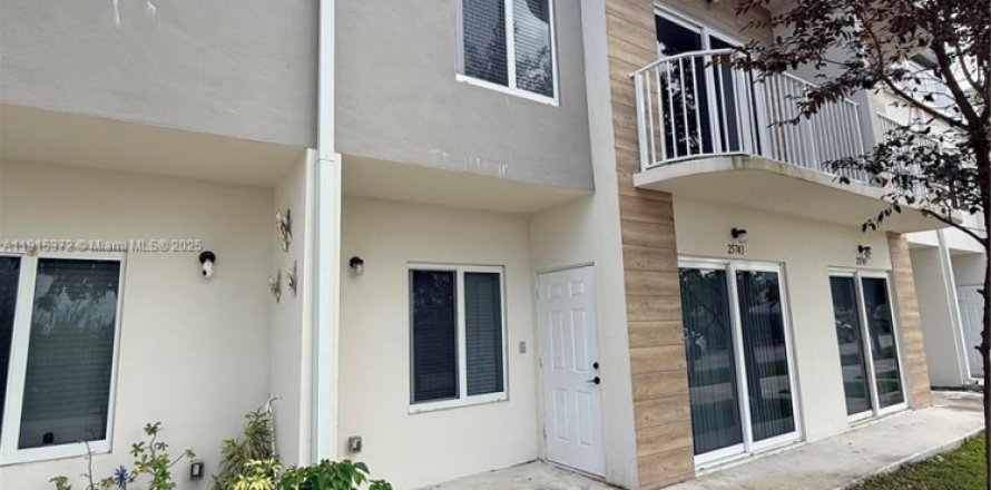 Таунхаус в Хомстед, Флорида 4 спальни, 129.88м2 № 1970579