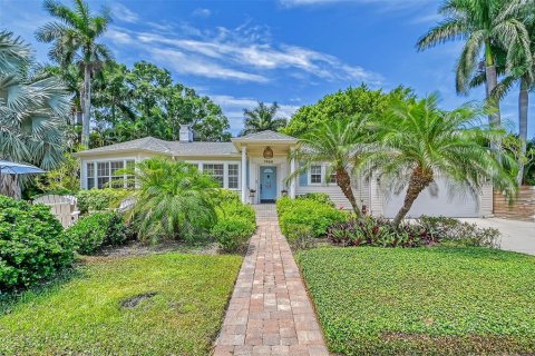 House in Sarasota, Florida 3 bedrooms, 149.67 sq.m. № 1648013 - photo 1