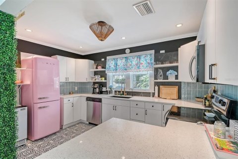 House in Sarasota, Florida 3 bedrooms, 149.67 sq.m. № 1648013 - photo 14