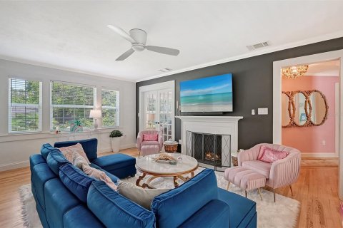 House in Sarasota, Florida 3 bedrooms, 149.67 sq.m. № 1648013 - photo 8