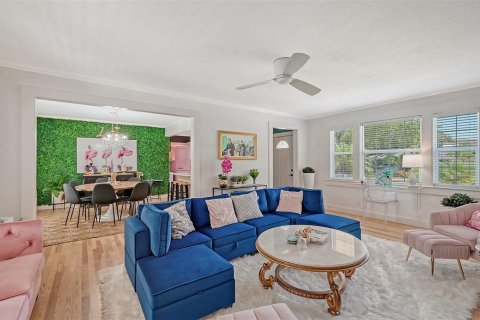 House in Sarasota, Florida 3 bedrooms, 149.67 sq.m. № 1648013 - photo 9