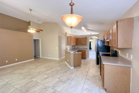 House in Orlando, Florida 3 bedrooms, 176.61 sq.m. № 2115368 - photo 4