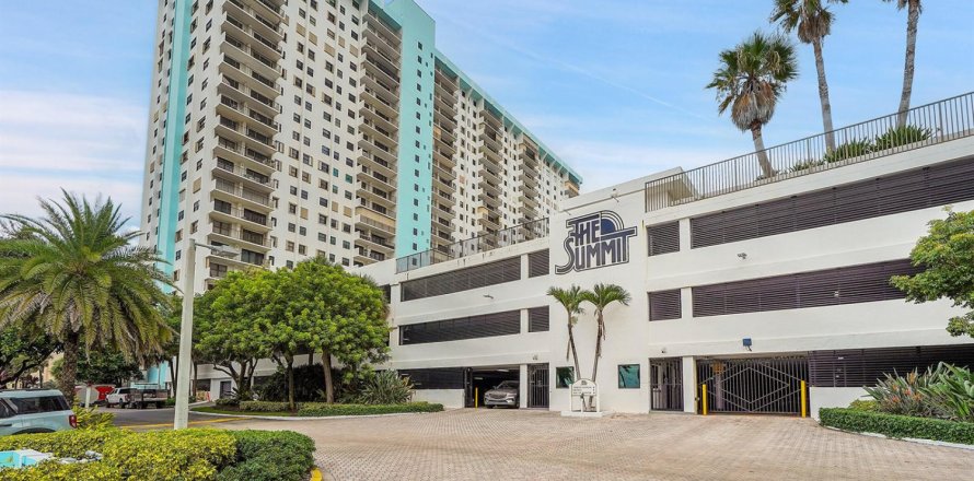 Condominio en Hollywood, Florida, 2 dormitorios  № 2183017