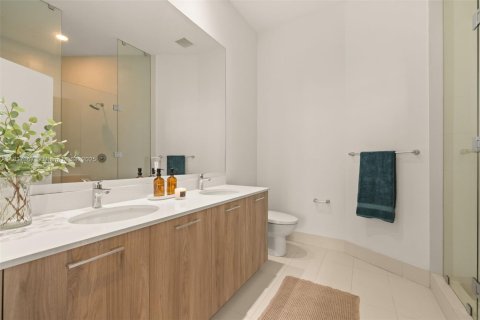 Снять в аренду кондоминиум в Майами, Флорида 3 спальни, 123м2, № 1822122 - фото 30