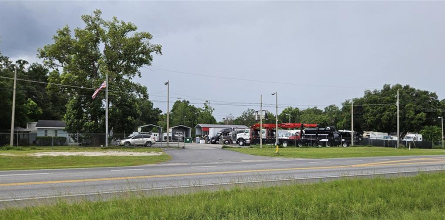 Commercial property in Thonotosassa, Florida 75.81 sq.m. № 1841589