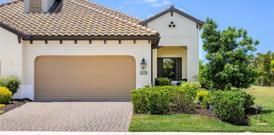 House in Englewood, Florida 2 bedrooms, 151.62 sq.m. № 1670189