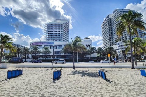 Condominio en venta en Fort Lauderdale, Florida, 1 dormitorio, 65.87 m2 № 1887522 - foto 2
