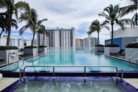 Condominio en venta en Fort Lauderdale, Florida, 1 dormitorio, 65.87 m2 № 1887522 - foto 15