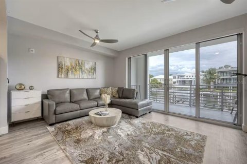 Condo in Sarasota, Florida, 1 bedroom  № 1827873 - photo 1