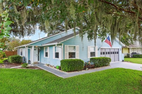 House in Leesburg, Florida 3 bedrooms, 140.28 sq.m. № 2345391