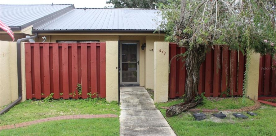 House in Winter Haven, Florida 2 bedrooms, 118.73 sq.m. № 2113223