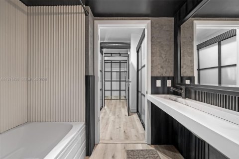 Copropriété à louer à Miami, Floride: 1 chambre, 124.21 m2 № 1988688 - photo 27