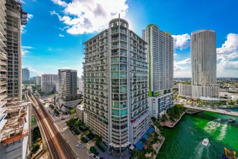 Copropriété à louer à Miami, Floride: 1 chambre, 124.21 m2 № 1988688 - photo 1