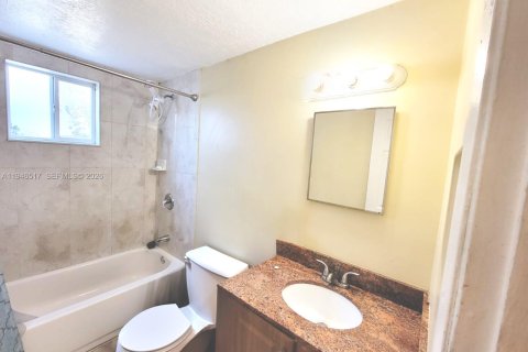 Condo in Lake Worth, Florida, 2 bedrooms  № 2002803 - photo 12