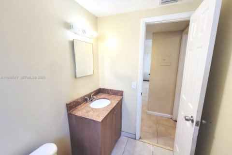 Condo in Lake Worth, Florida, 2 bedrooms  № 2002803 - photo 13