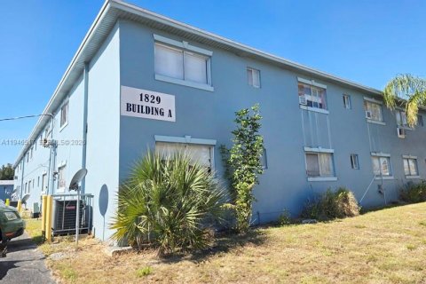 Condo in Lake Worth, Florida, 2 bedrooms  № 2002803 - photo 20