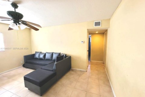 Condo in Lake Worth, Florida, 2 bedrooms  № 2002803 - photo 3