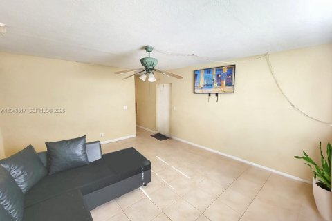 Condo in Lake Worth, Florida, 2 bedrooms  № 2002803 - photo 5